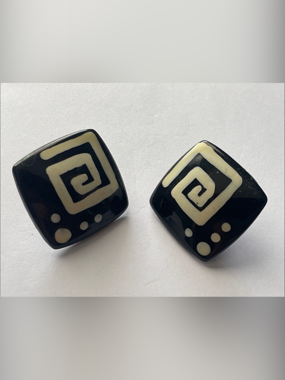 Black and Cream Spiral Ceramic Accent Knobs - Unbranded